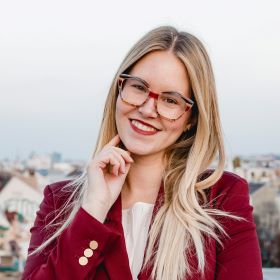 Katja Schuh, Karriere Coach für Frauen und Gründerin von V-SUIT & Business Frauen DACH